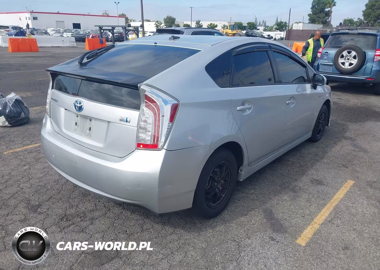 2015 Toyota Prius Three VIN:JTDKN3DU9F0398598 - 4