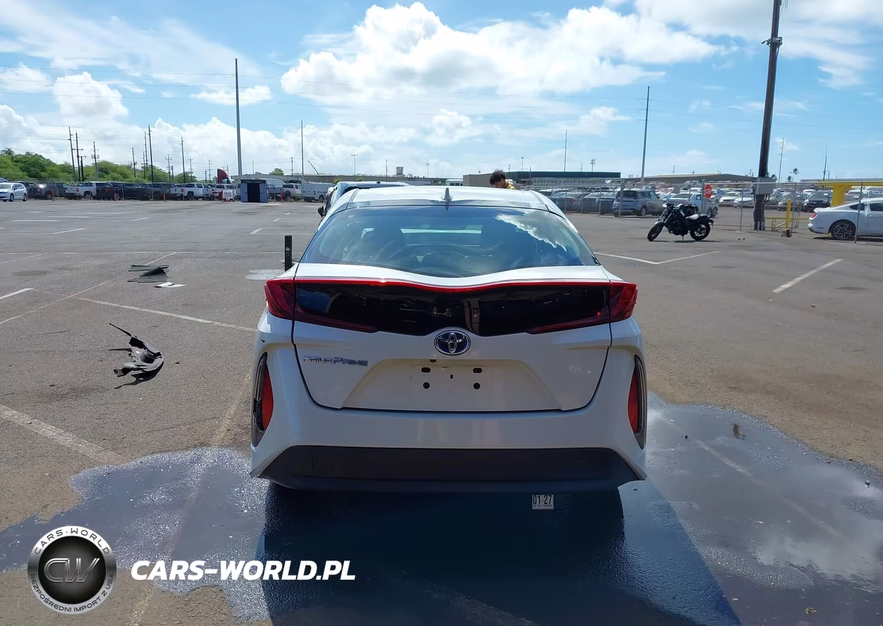2018 Toyota Prius Prime Advanced-Plus-Premium VIN:JTDKARFPXJ3068451 - 17