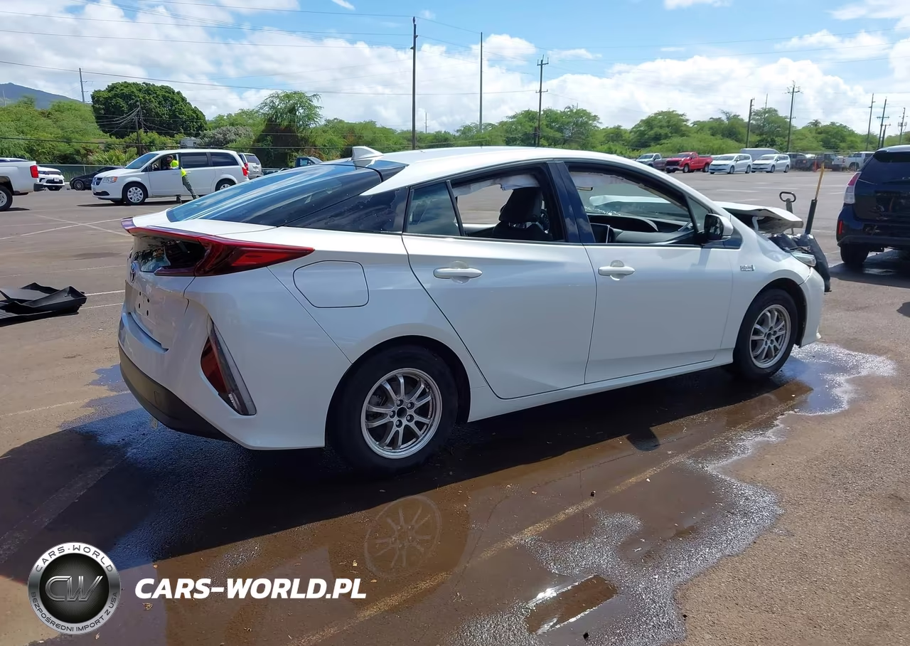 2018 Toyota Prius Prime Advanced-Plus-Premium VIN:JTDKARFPXJ3068451 - 4