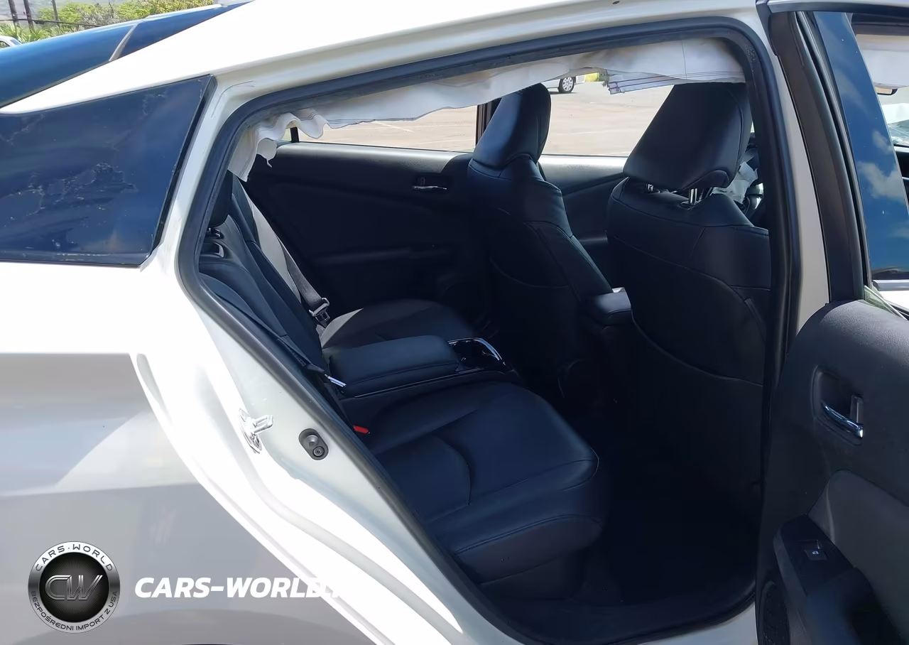 2018 Toyota Prius Prime Advanced-Plus-Premium VIN:JTDKARFPXJ3068451 - 8