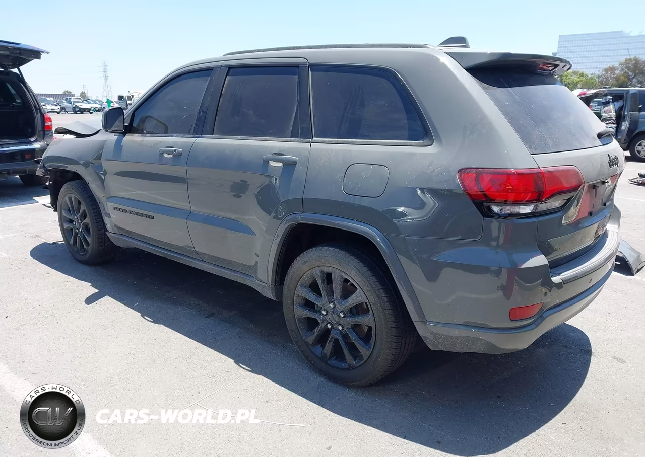 2020 Jeep Grand Cherokee Altitude 4X2 VIN:1C4RJEAGXLC365382 - 3