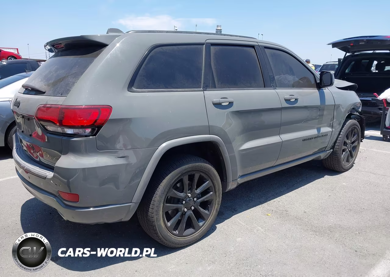 2020 Jeep Grand Cherokee Altitude 4X2 VIN:1C4RJEAGXLC365382 - 4