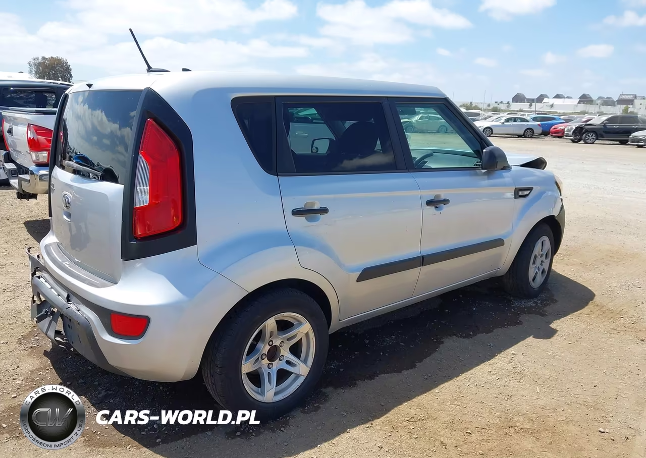 2013 Kia Soul VIN:KNDJT2A57D7492105 - 4