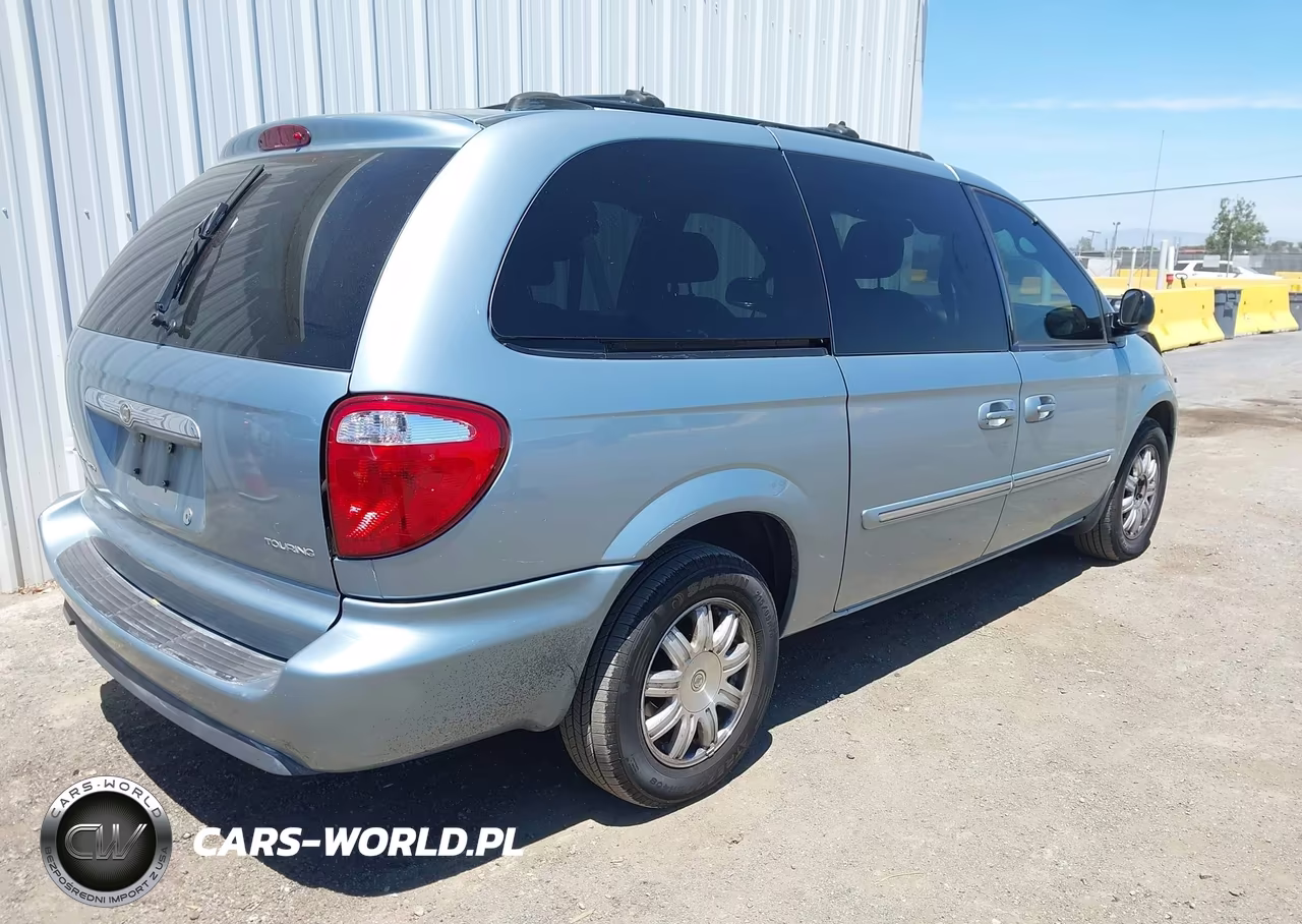 2005 Chrysler Town & Country Touring VIN:2C4GP54L15R194806 - 4