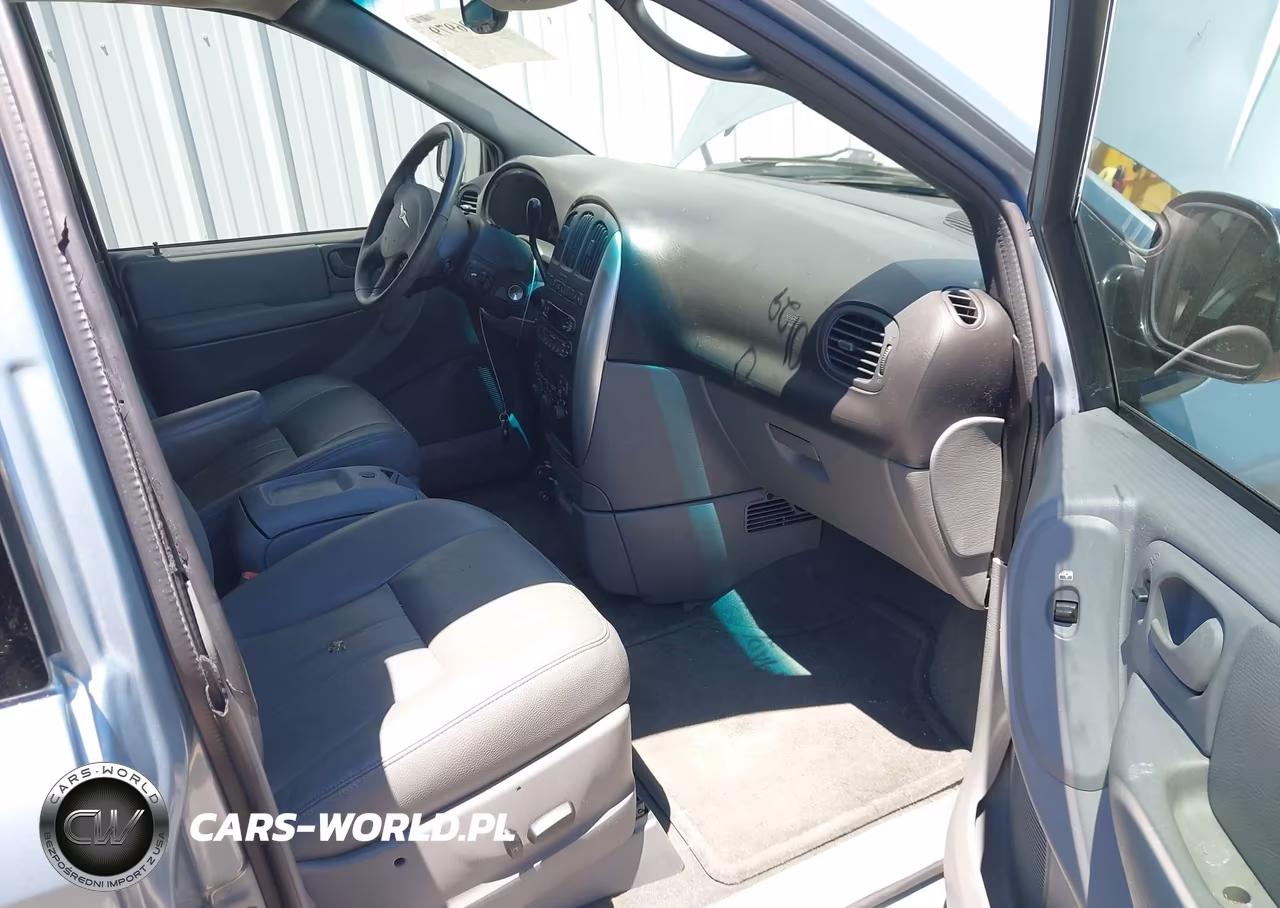 2005 Chrysler Town & Country Touring VIN:2C4GP54L15R194806 - 5