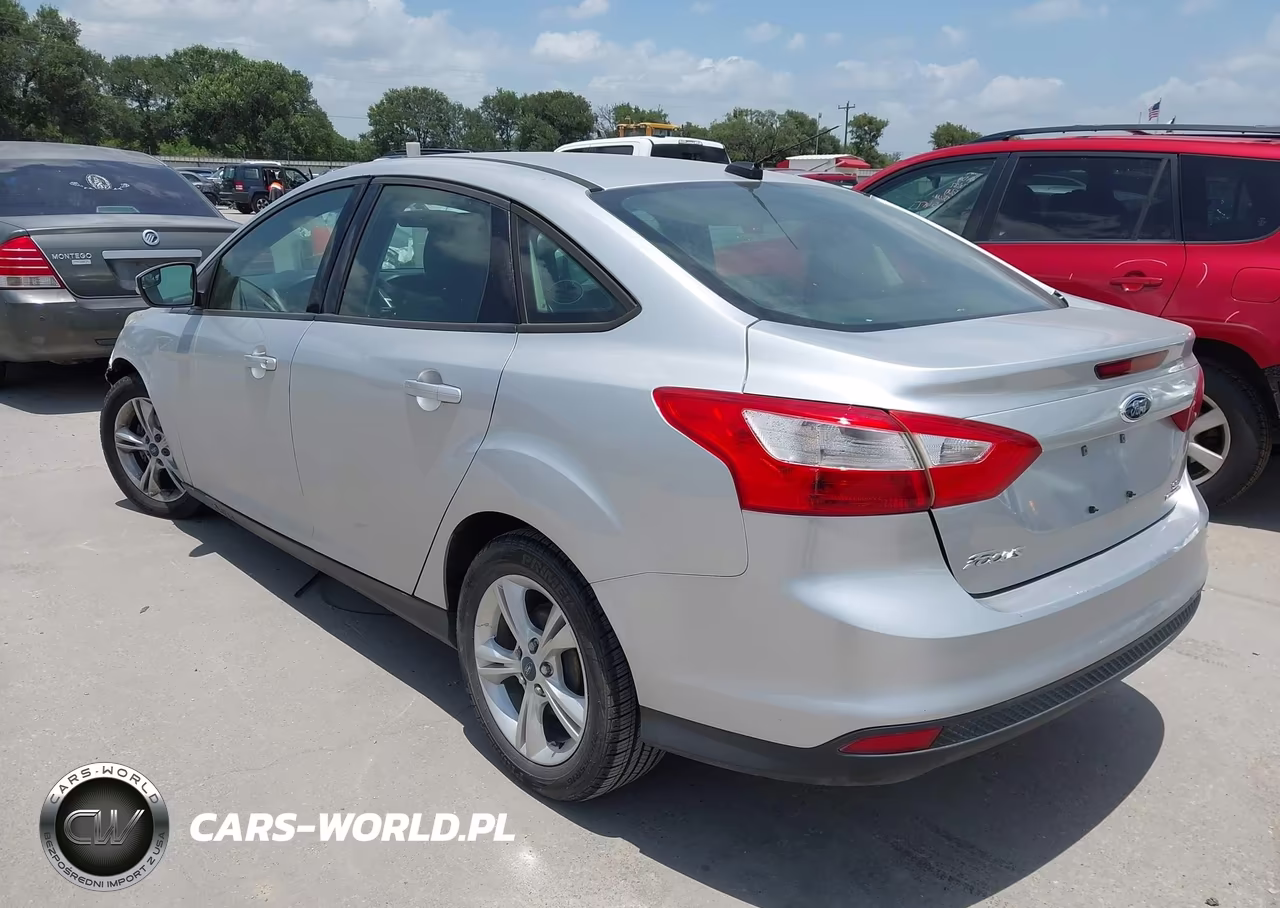 2014 Ford Focus Se VIN:1FADP3F25EL117639 - 3