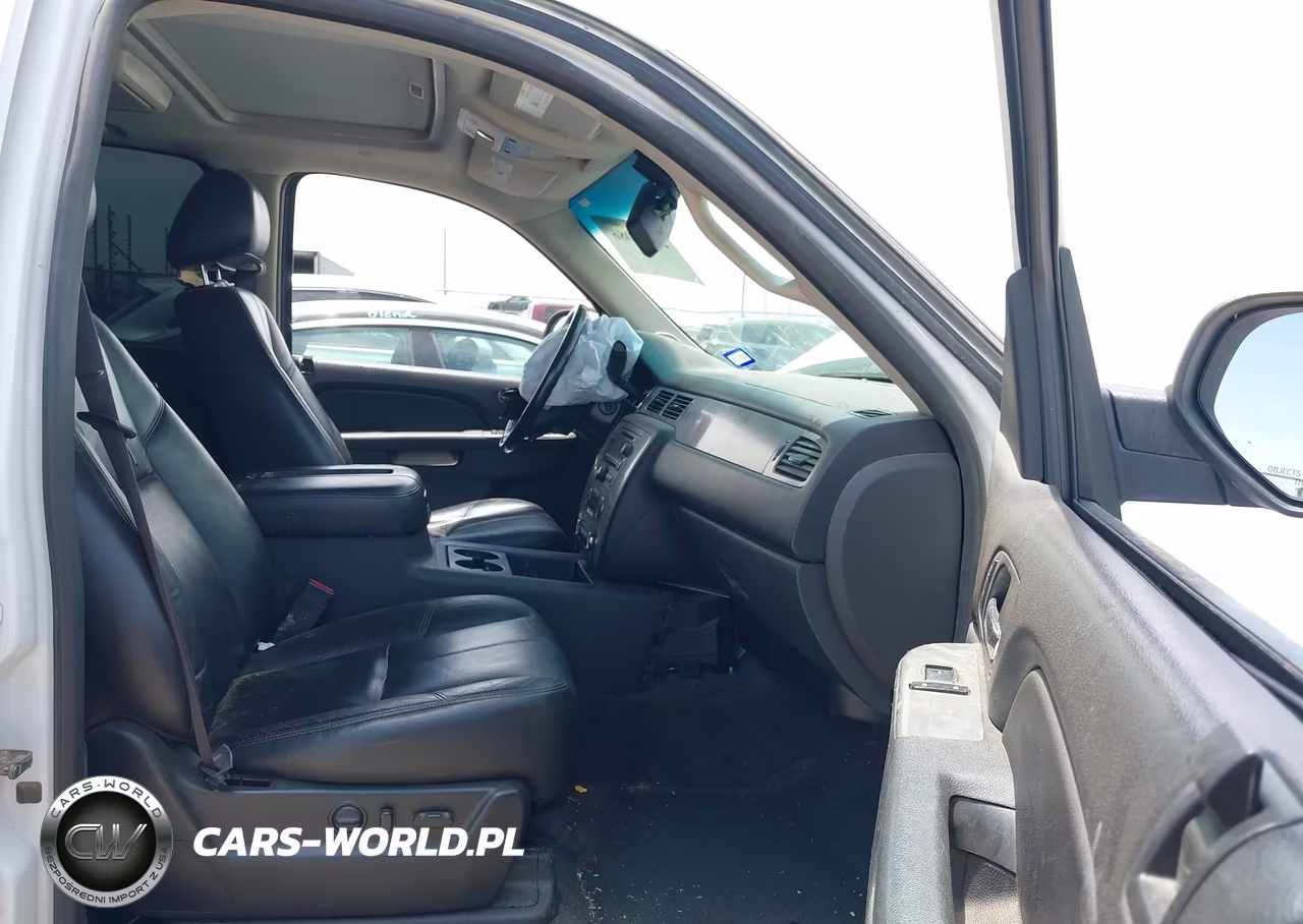 2012 Chevrolet Suburban Lt VIN:1GNSKJE7XCR171652 - 5