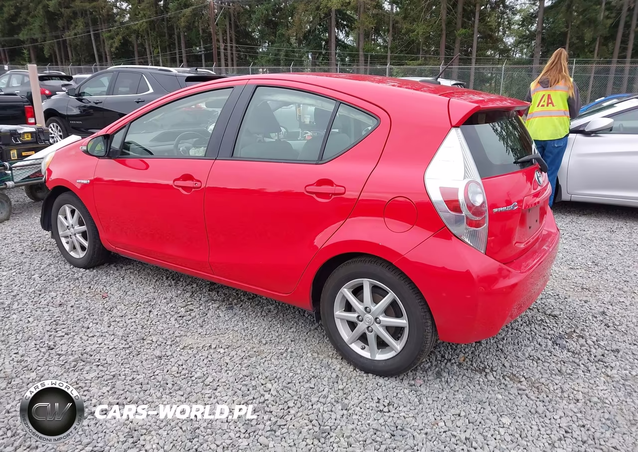 2013 Toyota Prius C Four VIN:JTDKDTB32D1052915 - 3