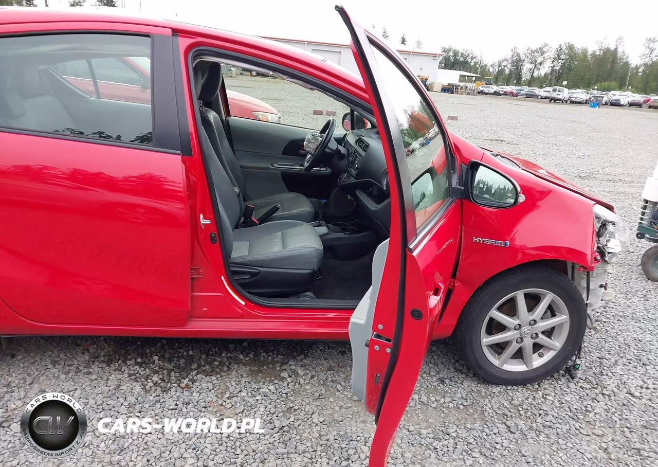2013 Toyota Prius C Four VIN:JTDKDTB32D1052915 - 5