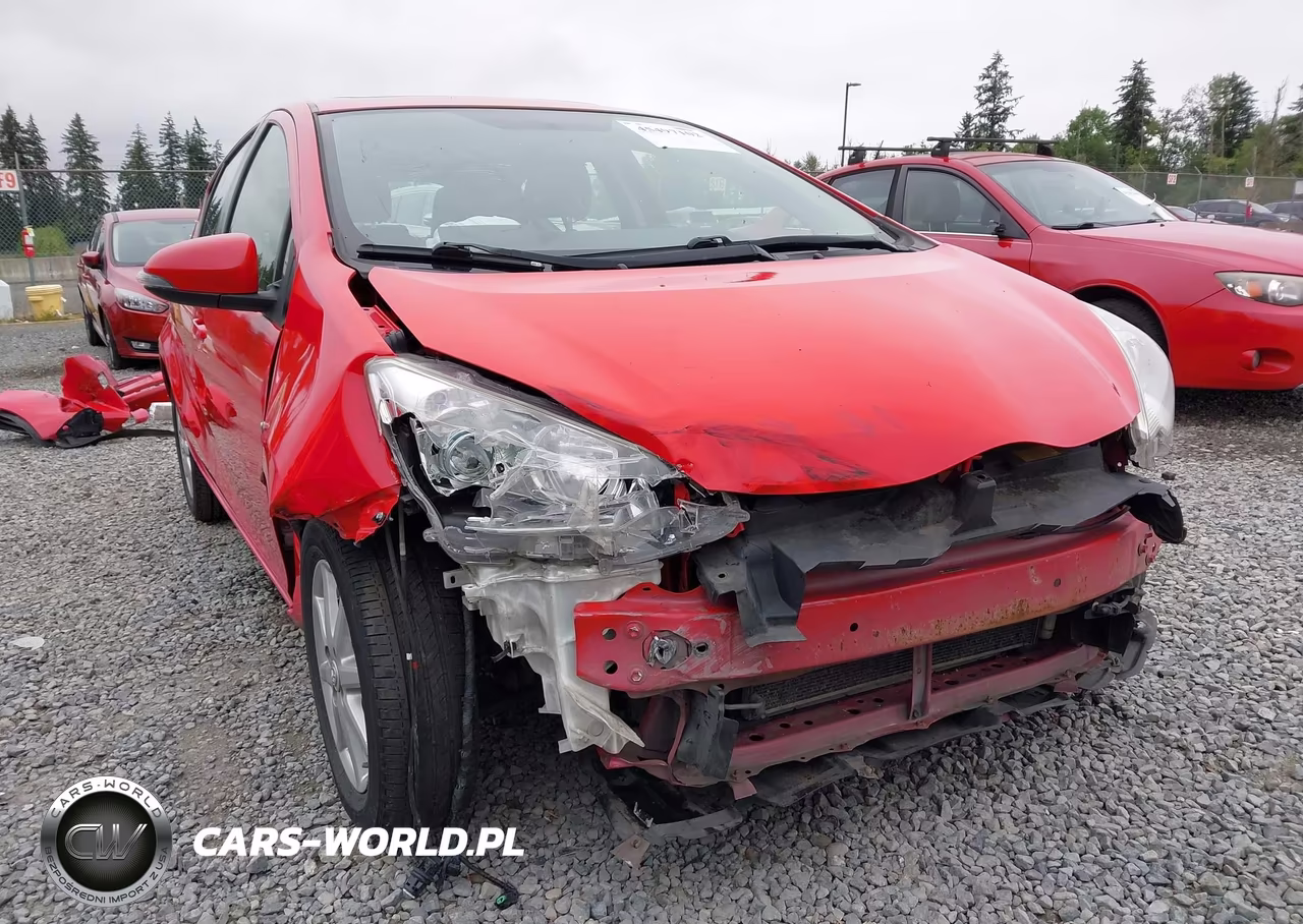 2013 Toyota Prius C Four VIN:JTDKDTB32D1052915 - 6