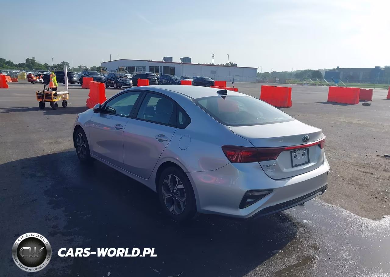 2019 Kia Forte Lxs VIN:3KPF24AD7KE061319 - 3