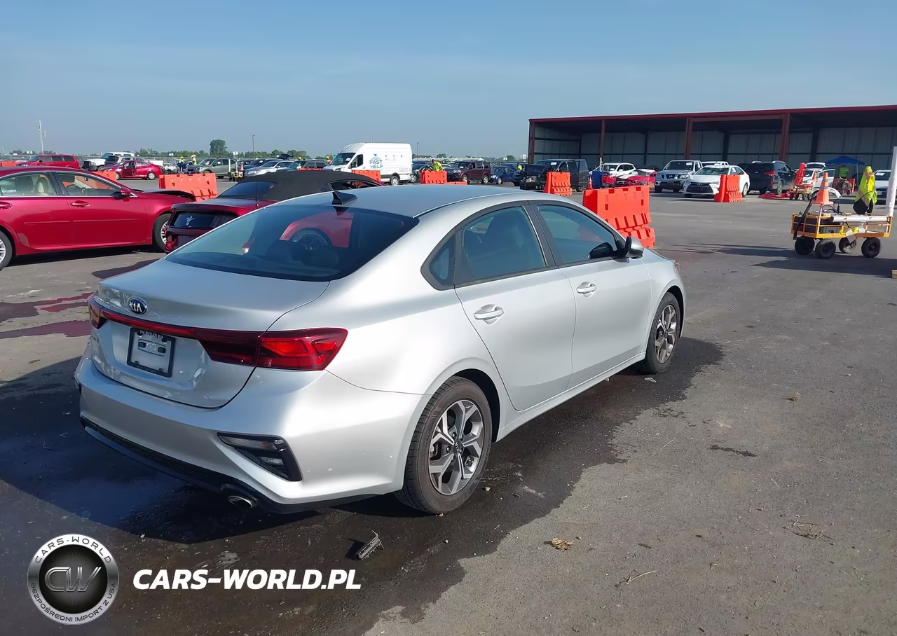 2019 Kia Forte Lxs VIN:3KPF24AD7KE061319 - 4