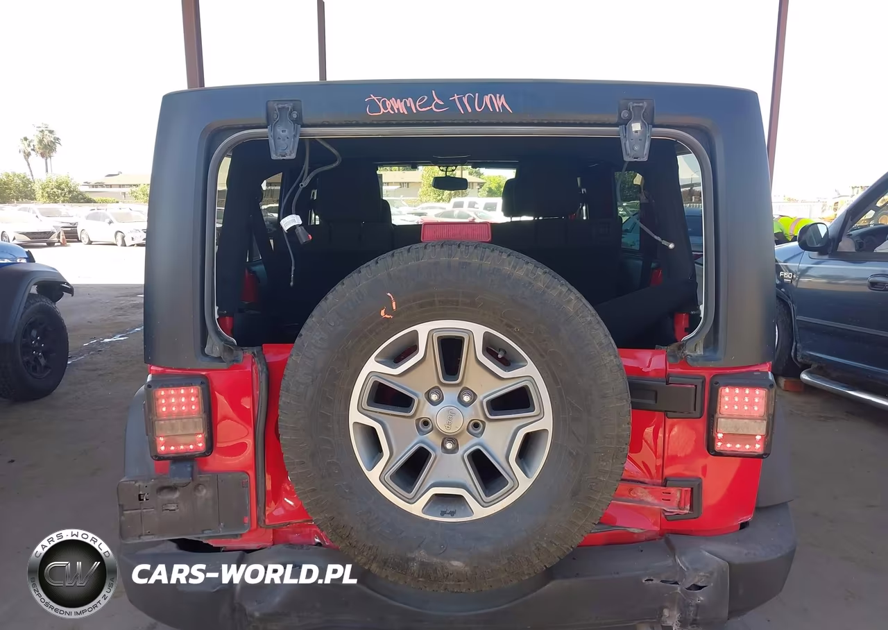 2015 Jeep Wrangler Unlimited Sport VIN:1C4HJWDG5FL533060 - 6