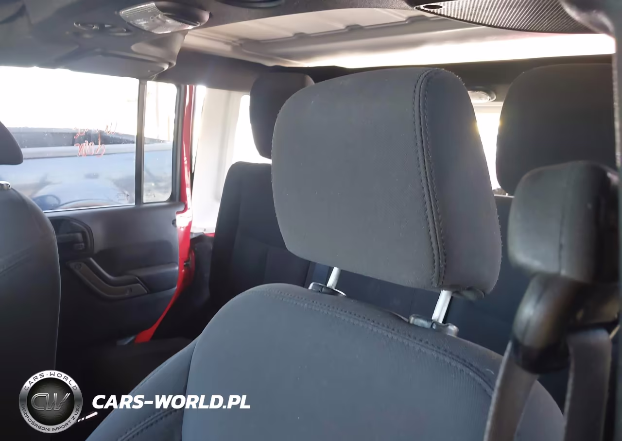 2015 Jeep Wrangler Unlimited Sport VIN:1C4HJWDG5FL533060 - 8