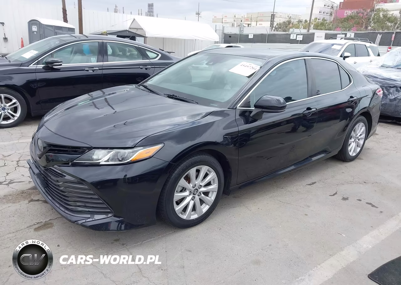 2019 Toyota Camry Le VIN:4T1B11HK5KU733962 - 2
