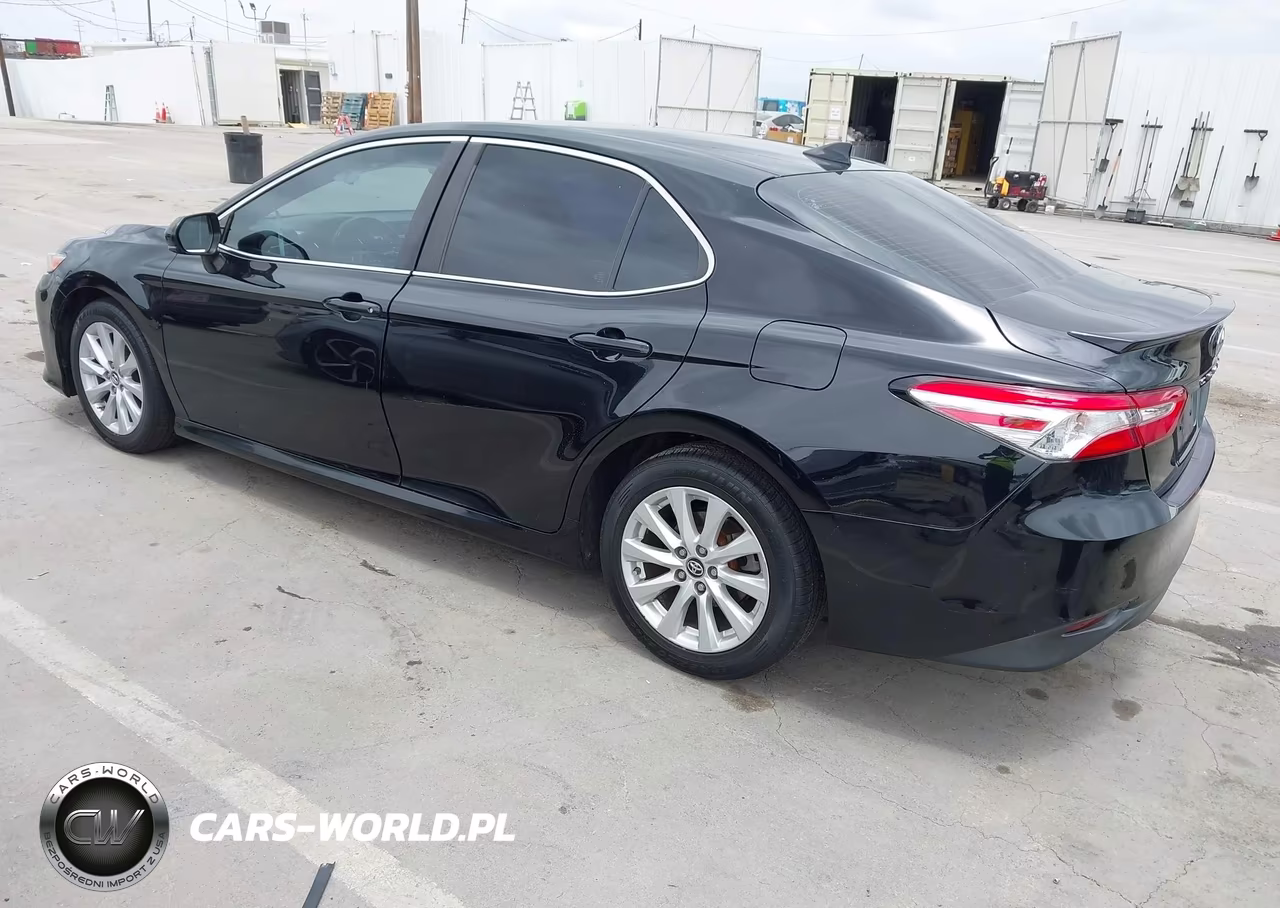 2019 Toyota Camry Le VIN:4T1B11HK5KU733962 - 3