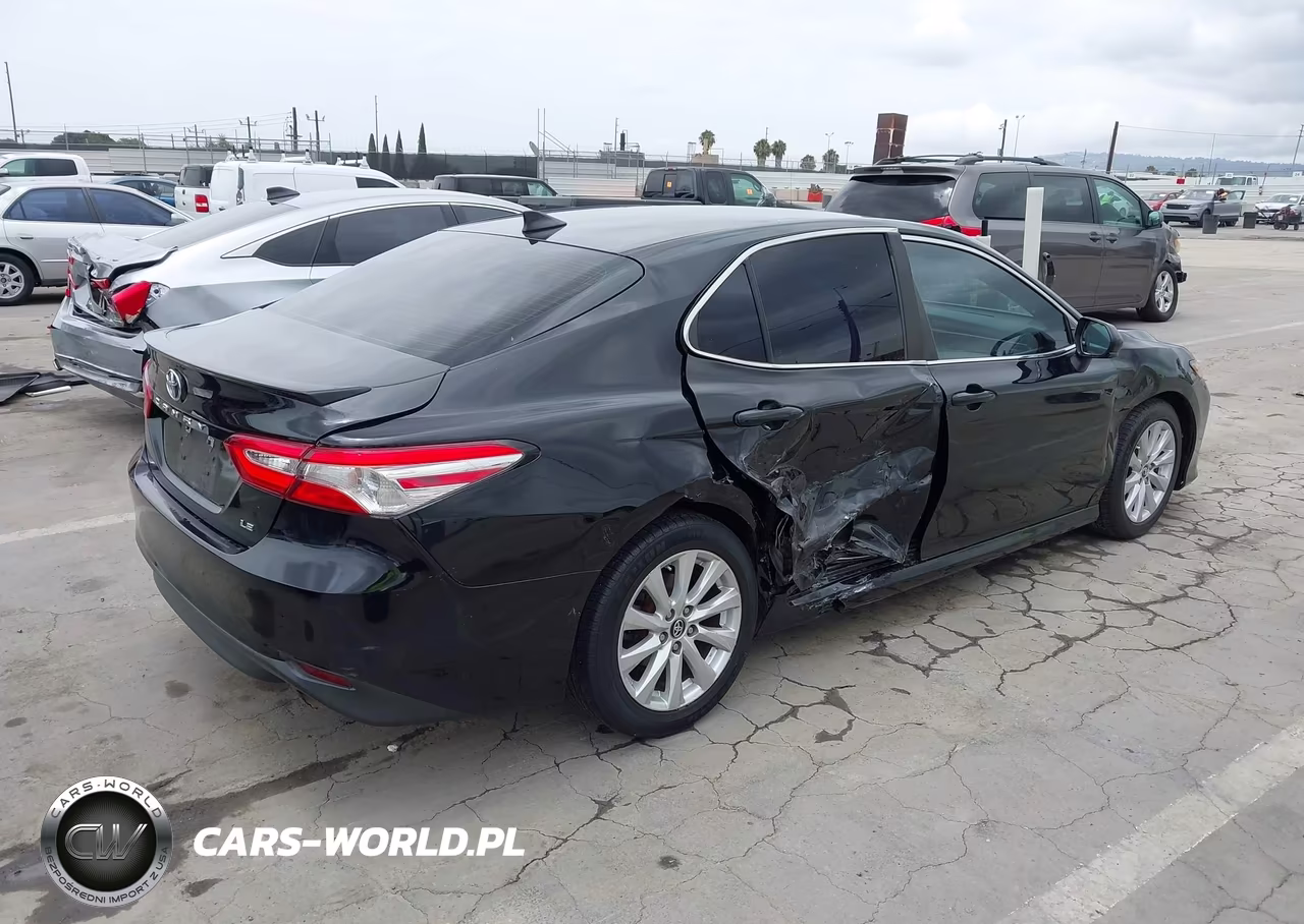 2019 Toyota Camry Le VIN:4T1B11HK5KU733962 - 4