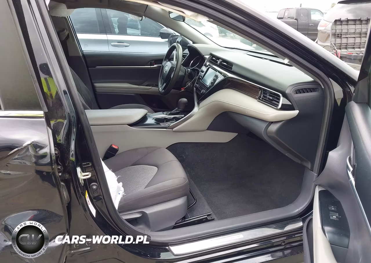 2019 Toyota Camry Le VIN:4T1B11HK5KU733962 - 5