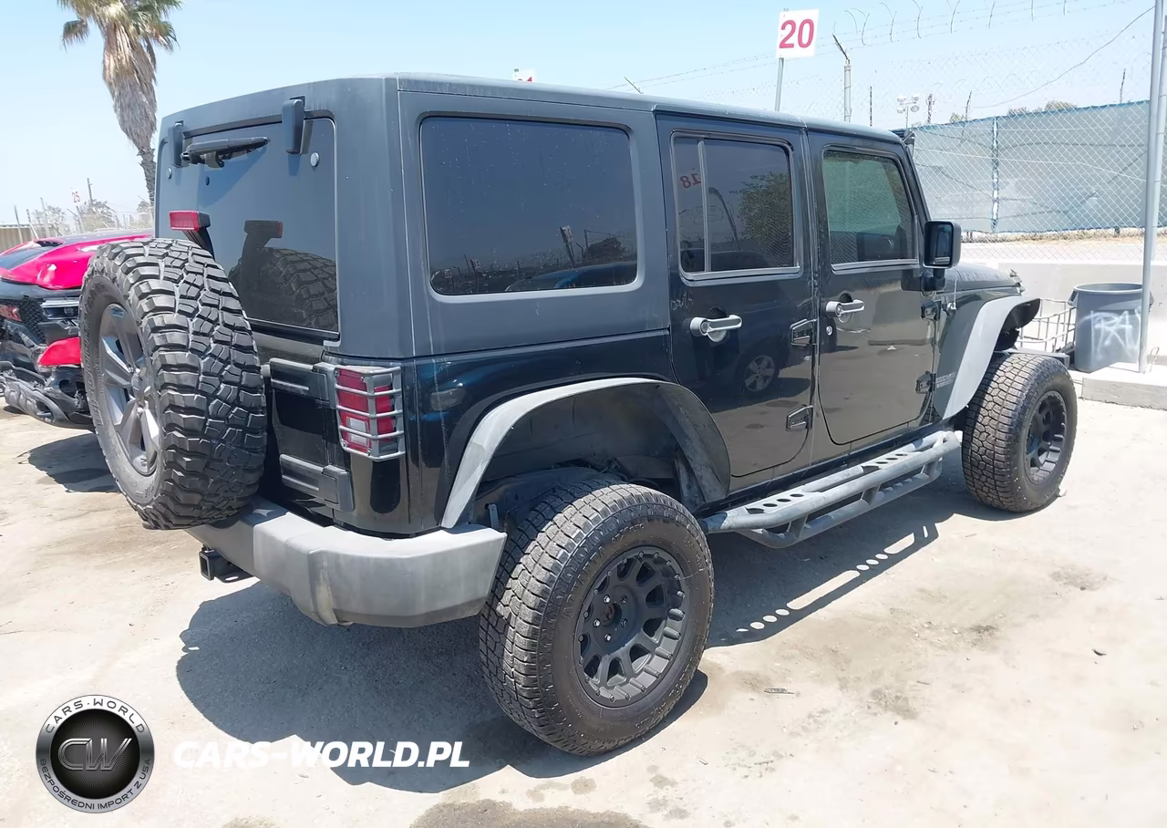 2013 Jeep Wrangler Unlimited Rubicon VIN:1C4BJWFG2DL699603 - 4