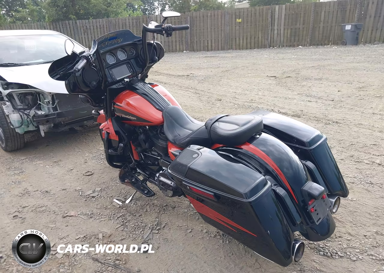2017 Harley-Davidson Flhxse Cvo Street Glide VIN:1HD1PXF17HB961489 - 3