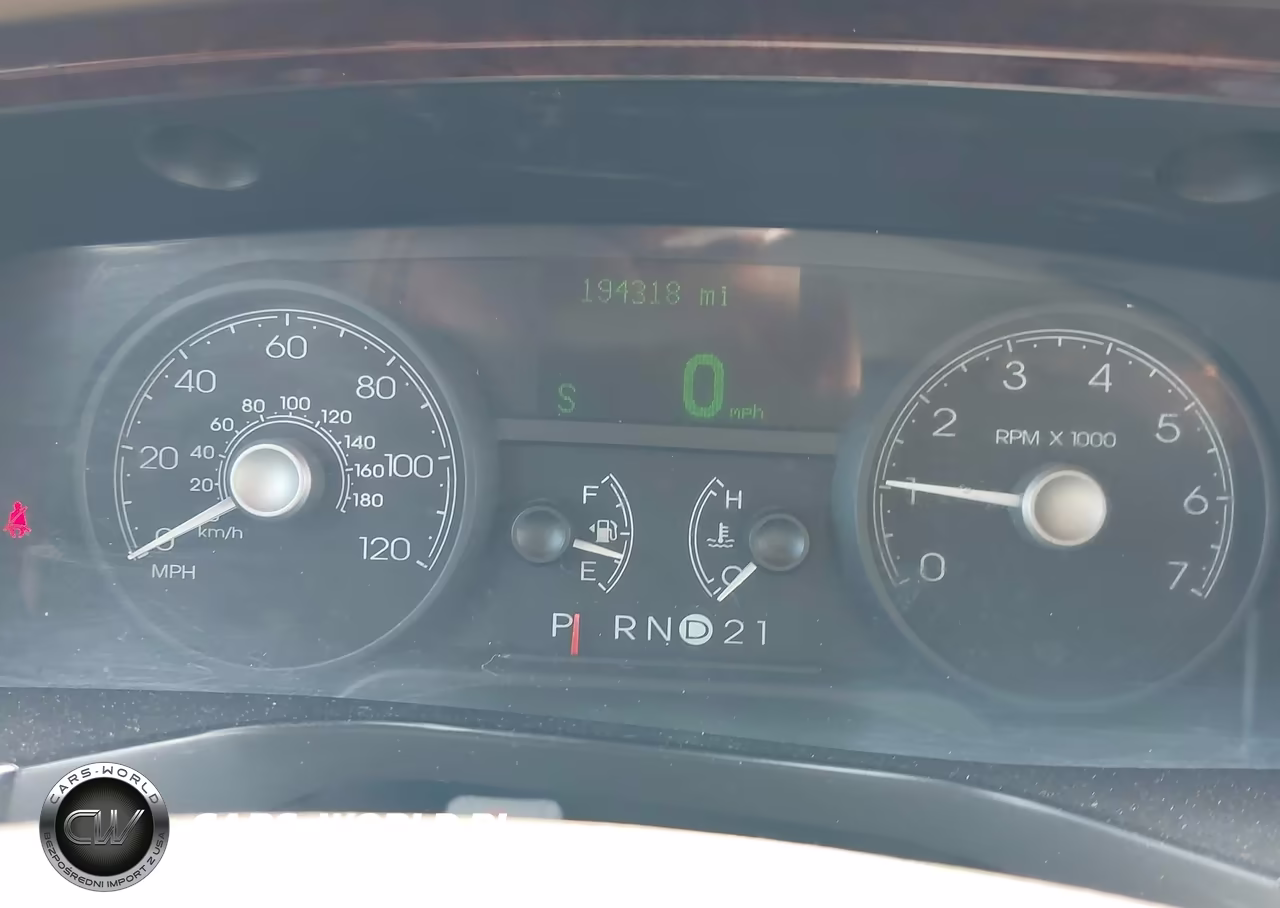 2011 Lincoln Town Car Signature Limited VIN:2LNBL8CV9BX751717 - 7