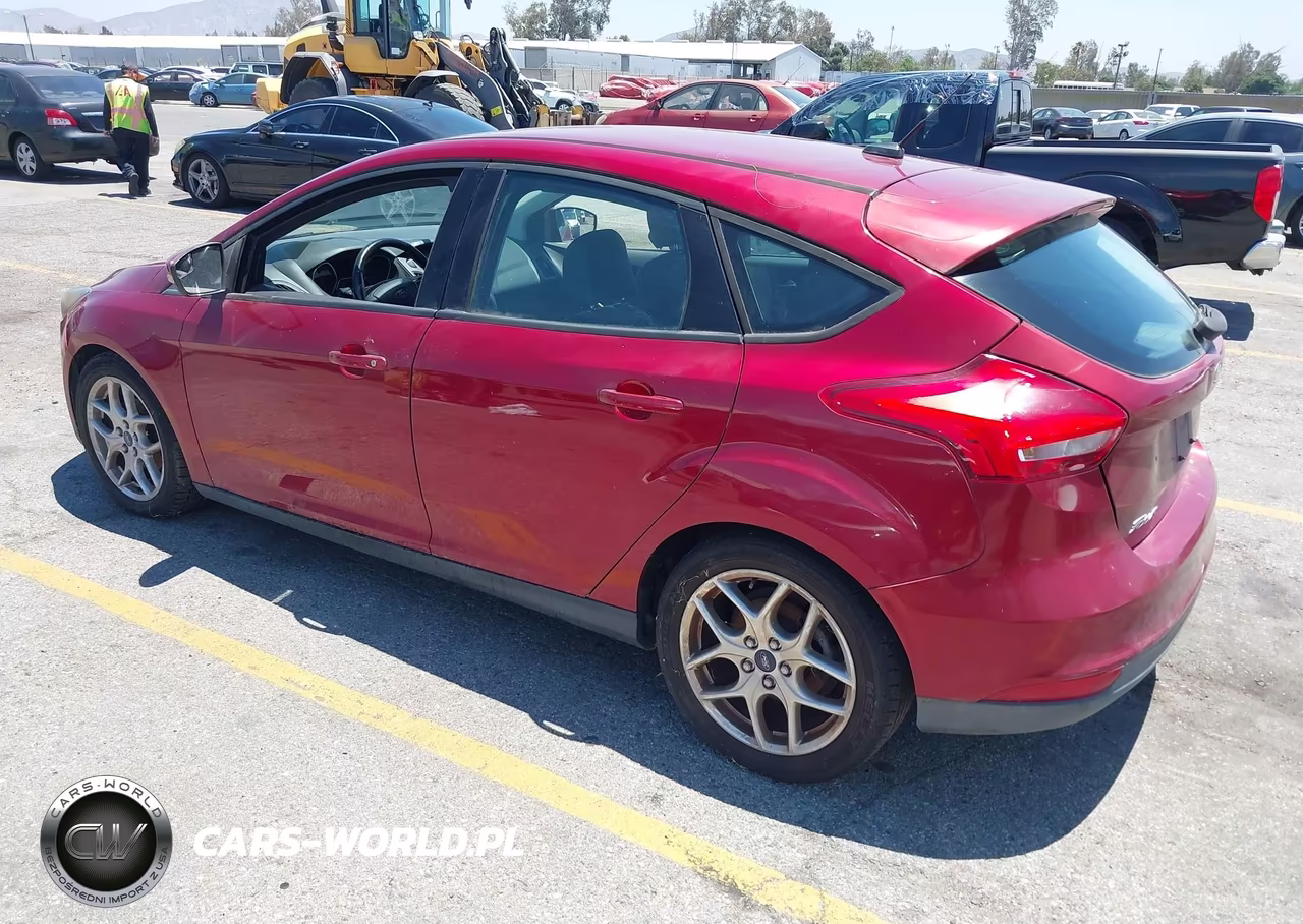 2015 Ford Focus Se VIN:1FADP3K27FL256727 - 3