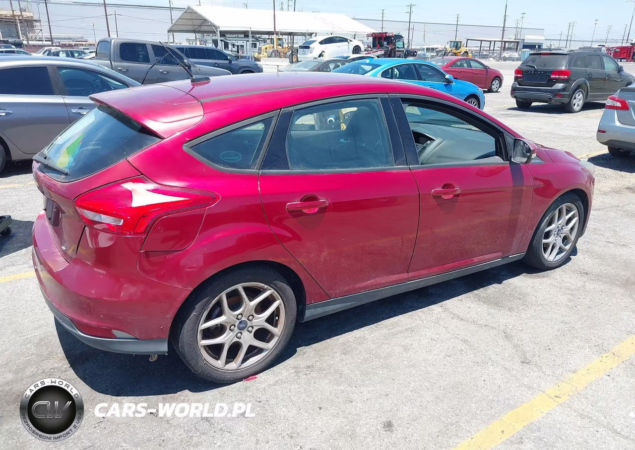 2015 Ford Focus Se VIN:1FADP3K27FL256727 - 4