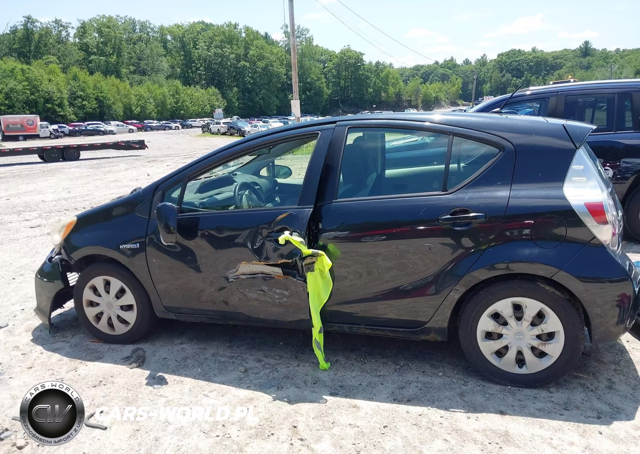 2013 Toyota Prius C One VIN:JTDKDTB39D1554949 - 14