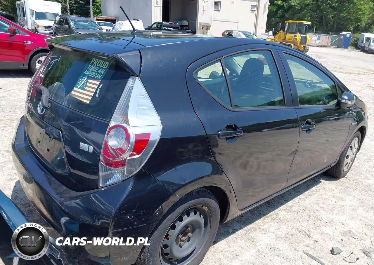 2013 Toyota Prius C One VIN:JTDKDTB39D1554949 - 4
