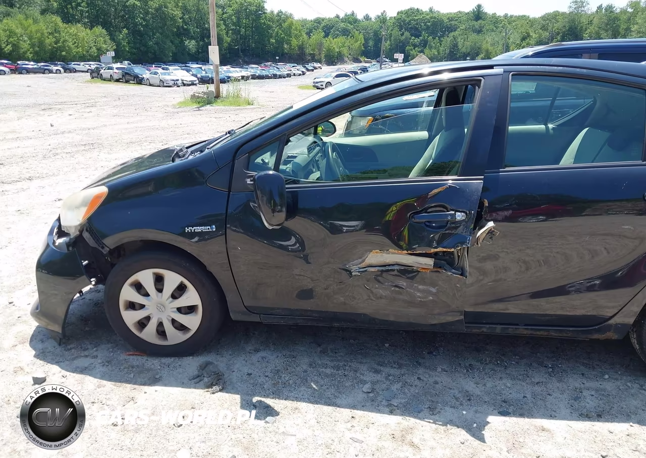 2013 Toyota Prius C One VIN:JTDKDTB39D1554949 - 6
