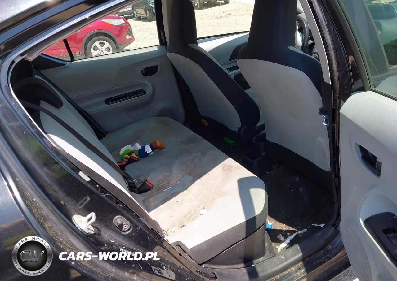 2013 Toyota Prius C One VIN:JTDKDTB39D1554949 - 8