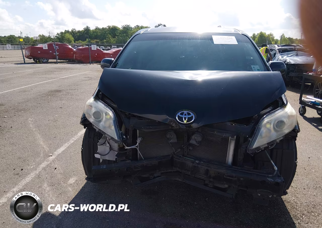 2015 Toyota Sienna Le 8 Passenger VIN:5TDKK3DC8FS660818 - 12