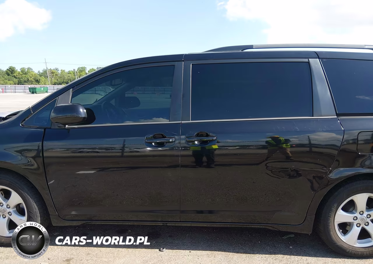 2015 Toyota Sienna Le 8 Passenger VIN:5TDKK3DC8FS660818 - 14