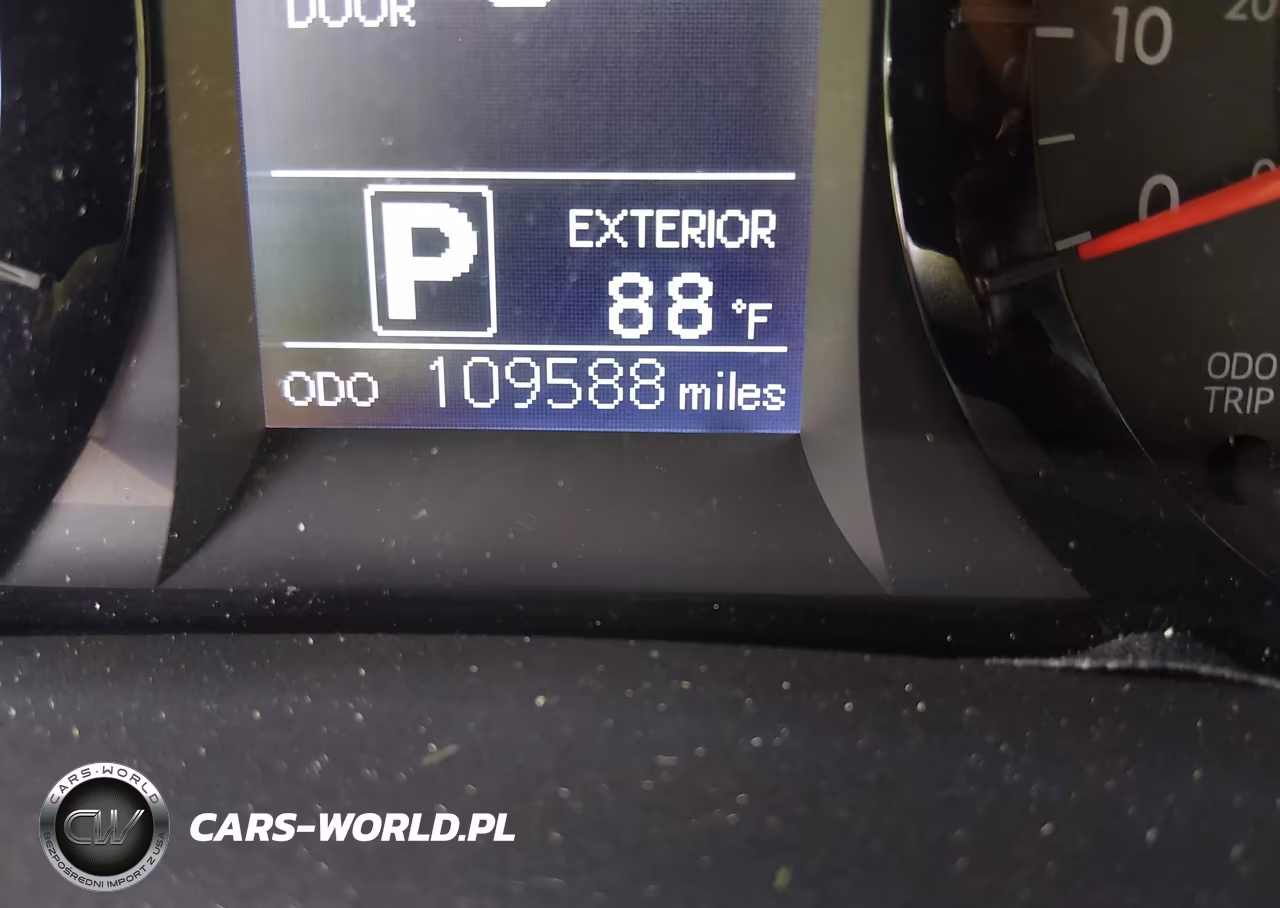 2015 Toyota Sienna Le 8 Passenger VIN:5TDKK3DC8FS660818 - 15