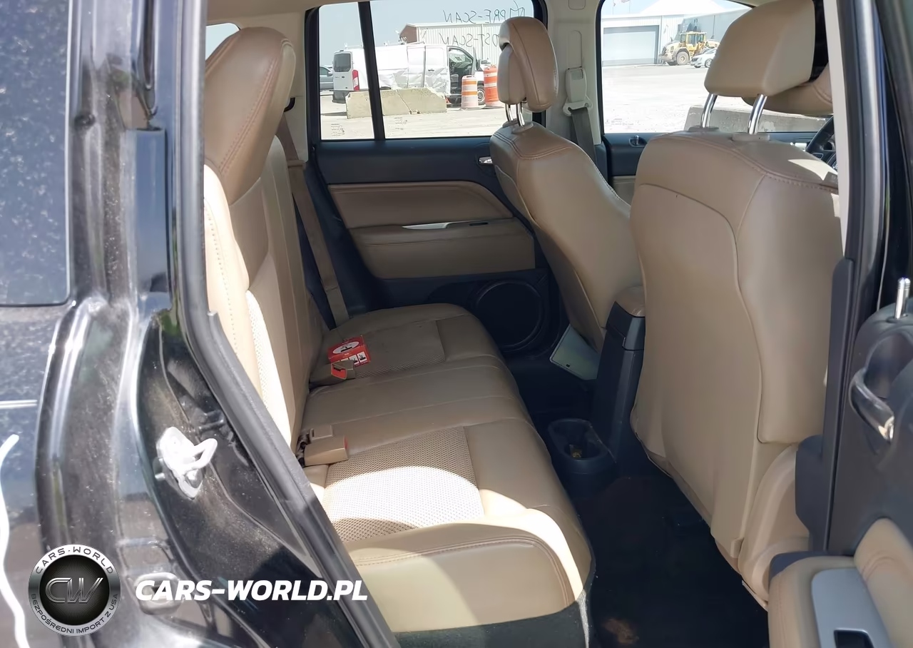 2014 Jeep Compass Latitude VIN:1C4NJCEA7ED643693 - 8