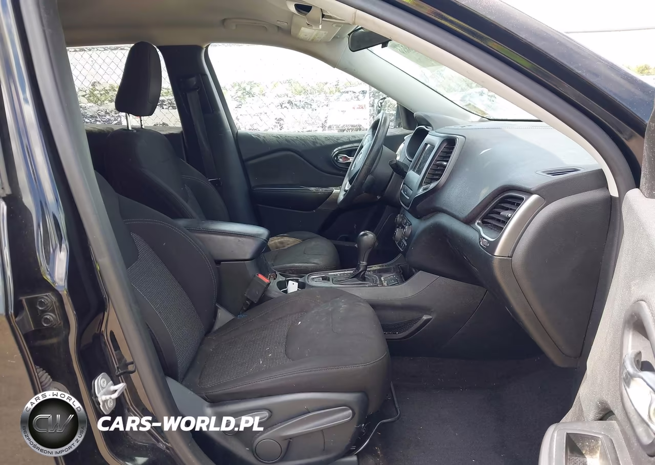 2019 Jeep Cherokee Latitude Fwd VIN:1C4PJLCB9KD203328 - 5
