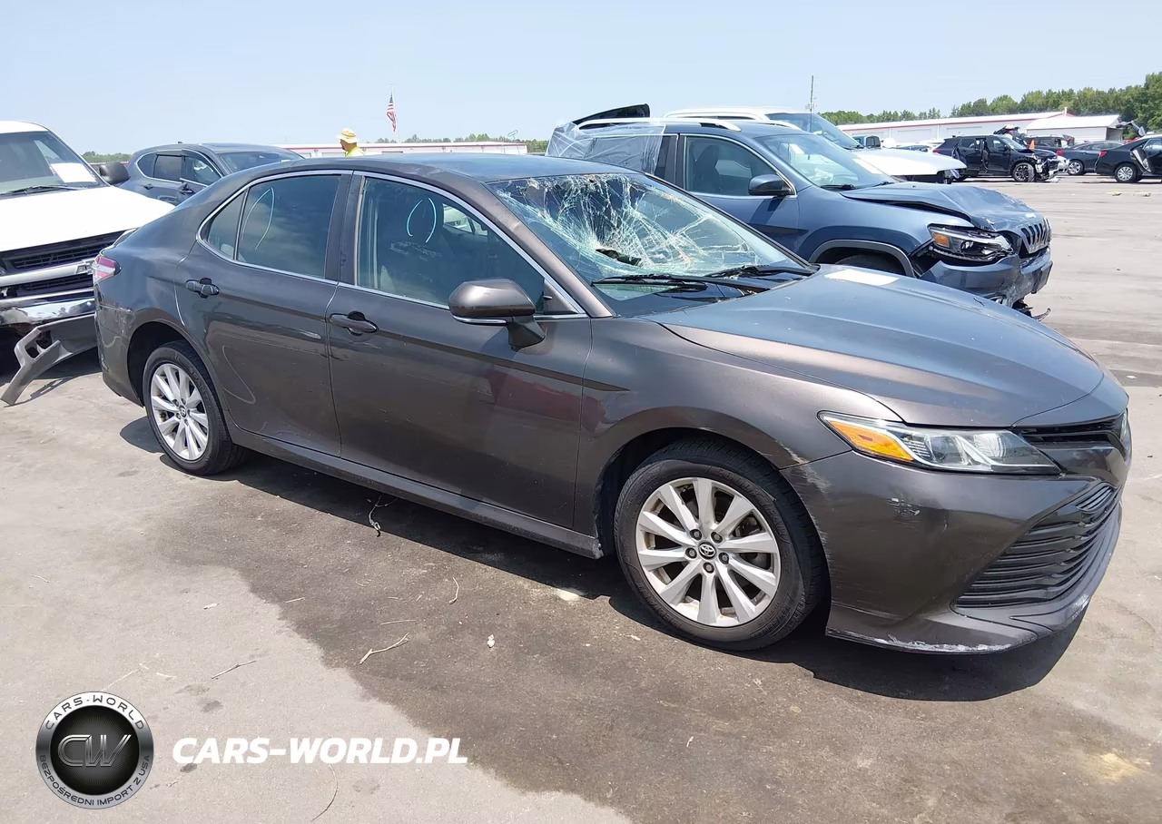 2018 Toyota Camry Le VIN:4T1B11HK1JU598932 - 1