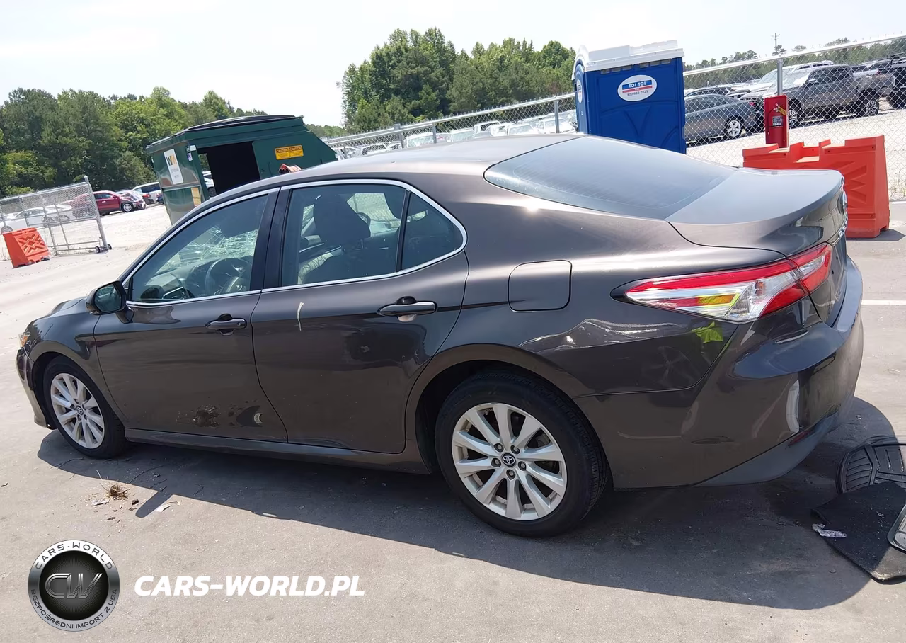 2018 Toyota Camry Le VIN:4T1B11HK1JU598932 - 14