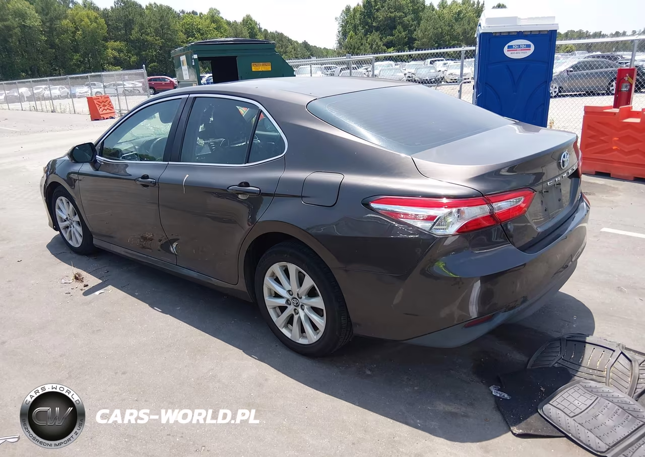 2018 Toyota Camry Le VIN:4T1B11HK1JU598932 - 3