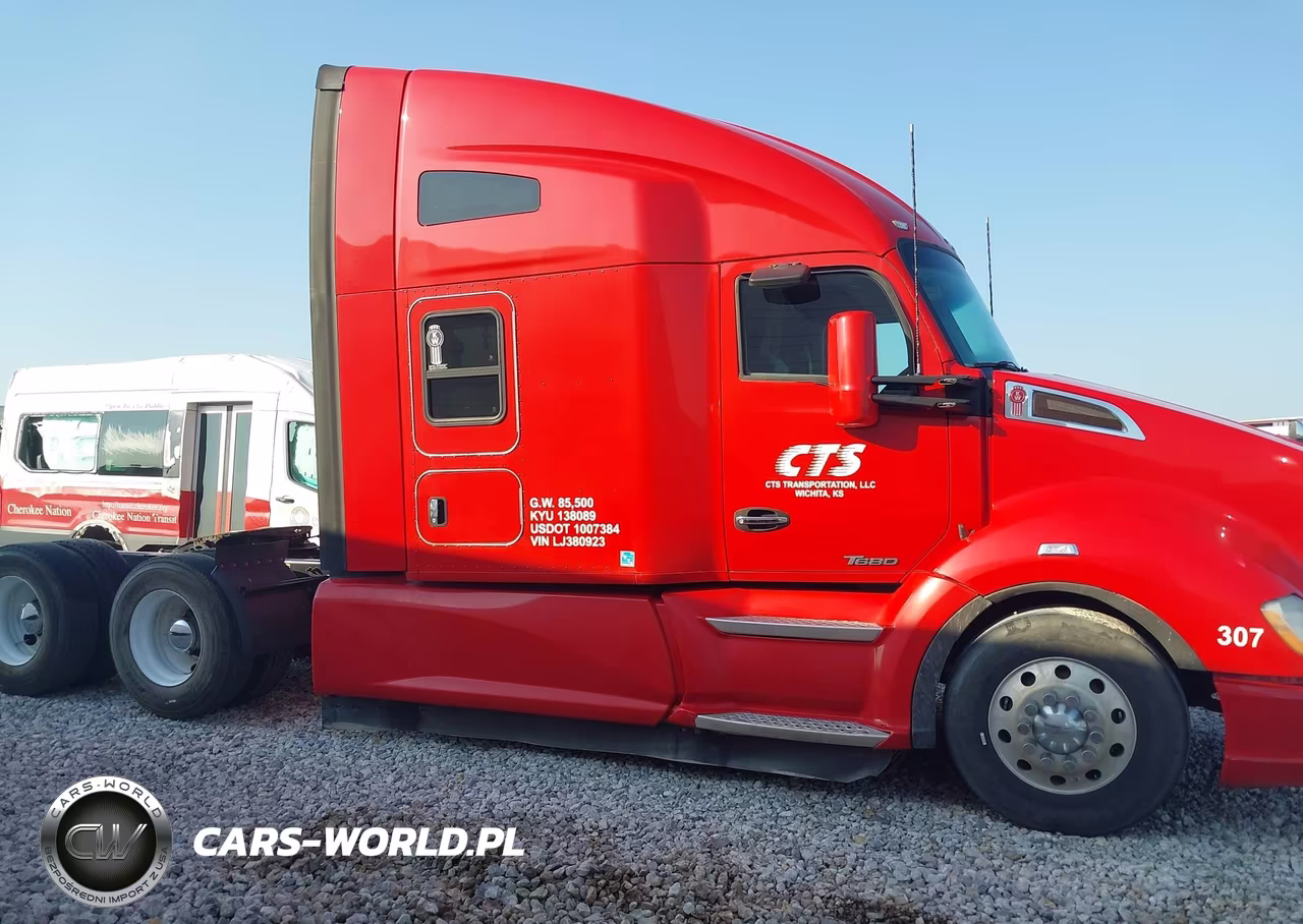 2020 Kenworth T680 VIN:1XKYDP9X1LJ380923 - 16