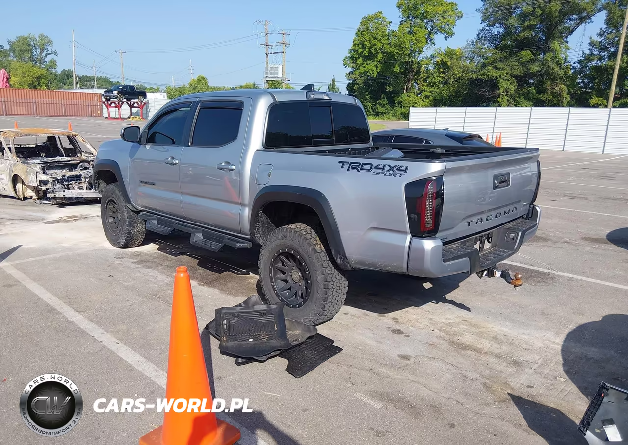 2018 Toyota Tacoma Trd Sport VIN:3TMCZ5AN8JM149765 - 3