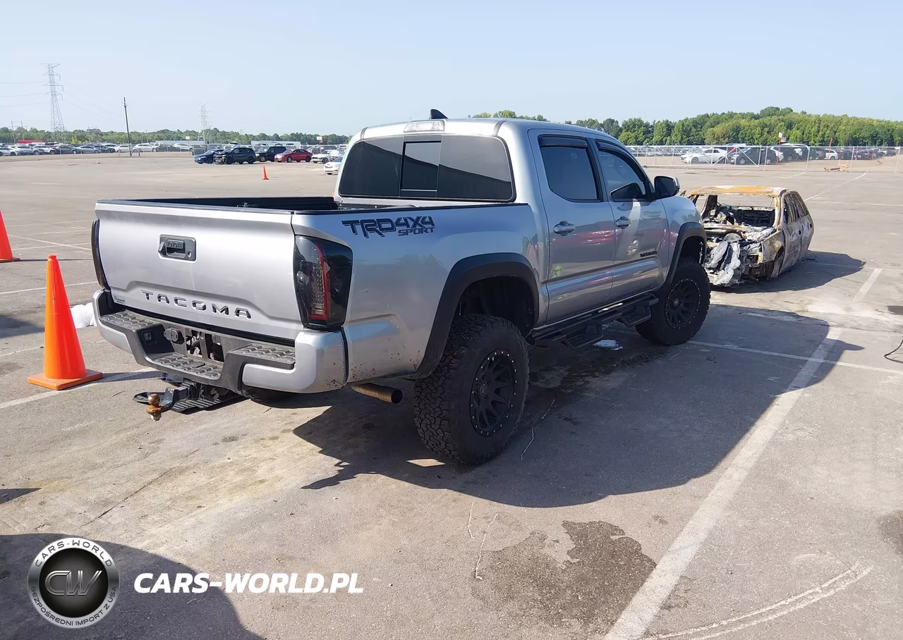 2018 Toyota Tacoma Trd Sport VIN:3TMCZ5AN8JM149765 - 4