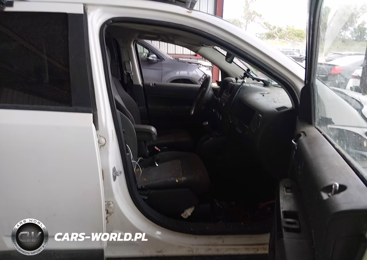 2011 Jeep Compass VIN:1J4NF1FBXBD135270 - 5