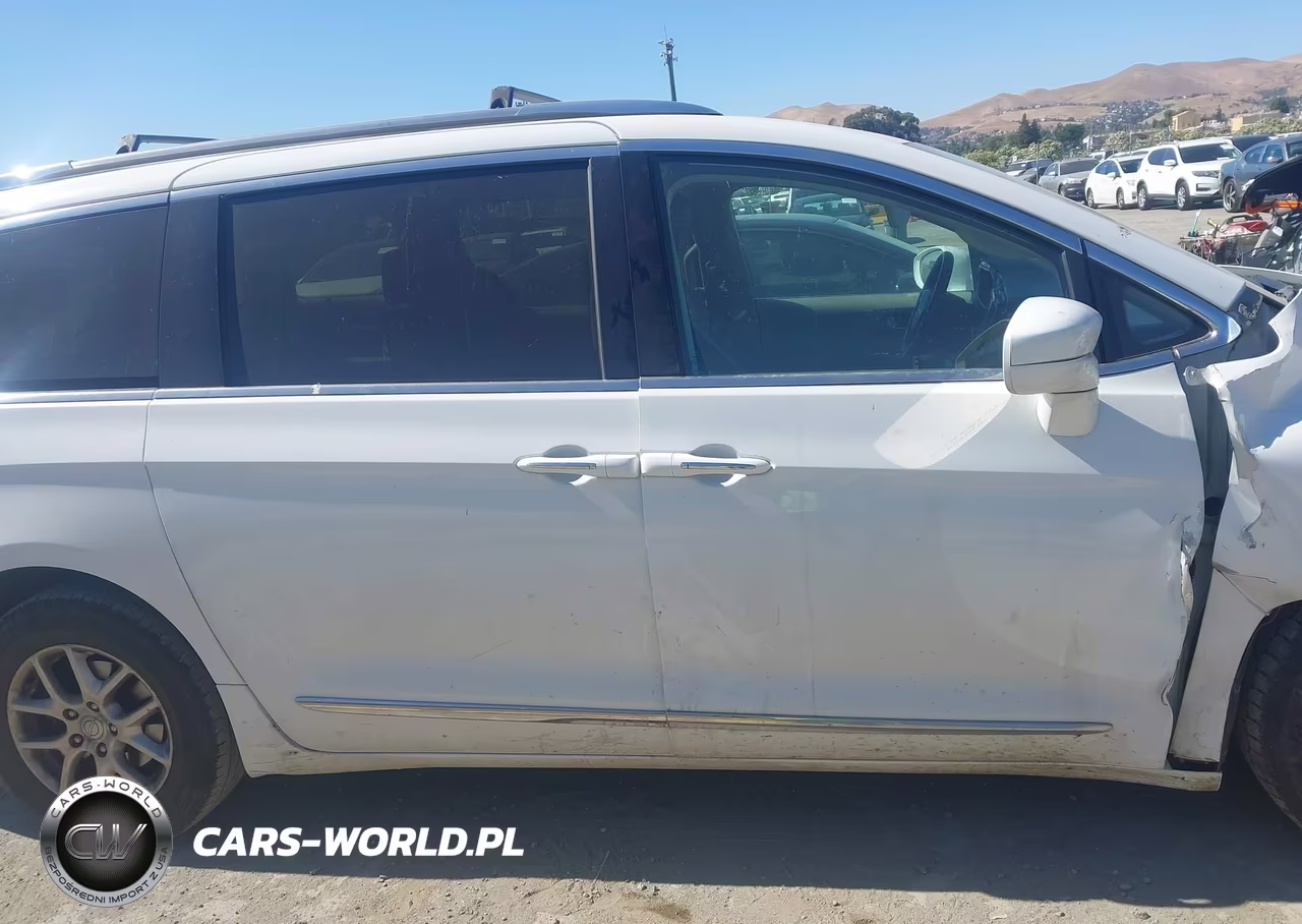 2020 Chrysler Pacifica Touring L VIN:2C4RC1BGXLR268577 - 13
