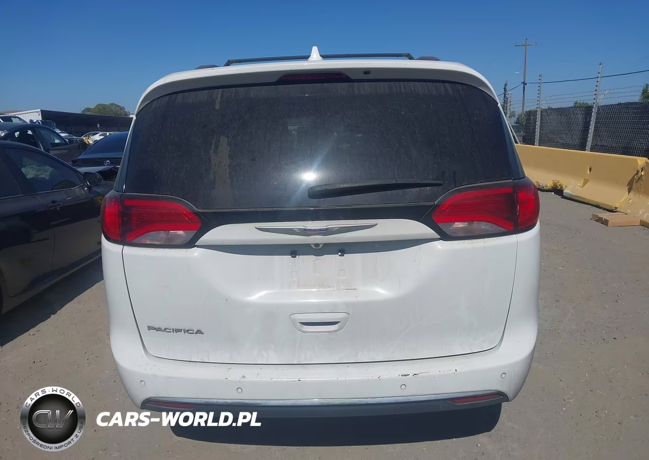 2020 Chrysler Pacifica Touring L VIN:2C4RC1BGXLR268577 - 16