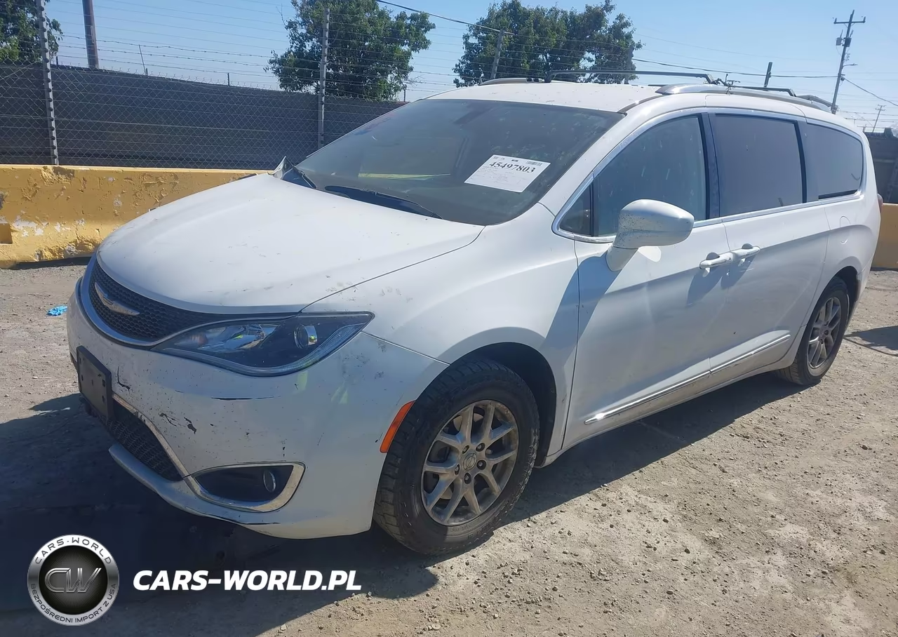 2020 Chrysler Pacifica Touring L VIN:2C4RC1BGXLR268577 - 2