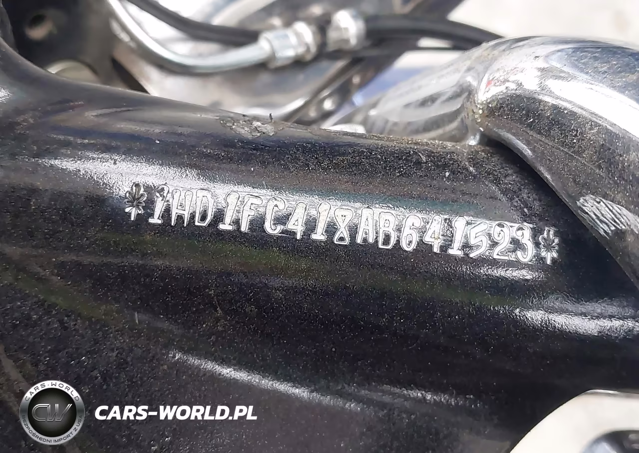 2010 Harley-Davidson Flhtcu VIN:1HD1FC418AB641523 - 10