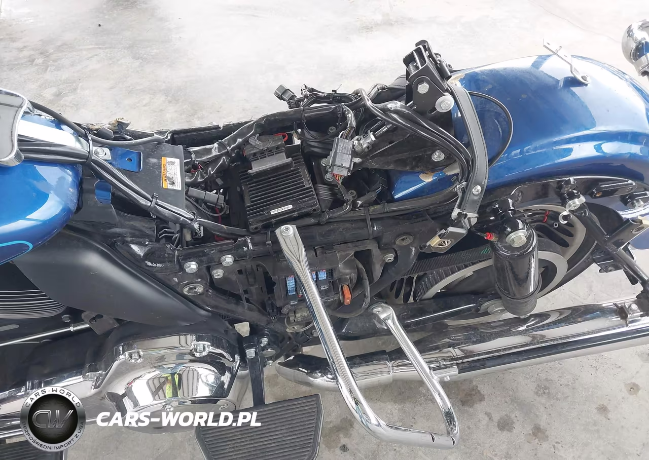 2010 Harley-Davidson Flhtcu VIN:1HD1FC418AB641523 - 18