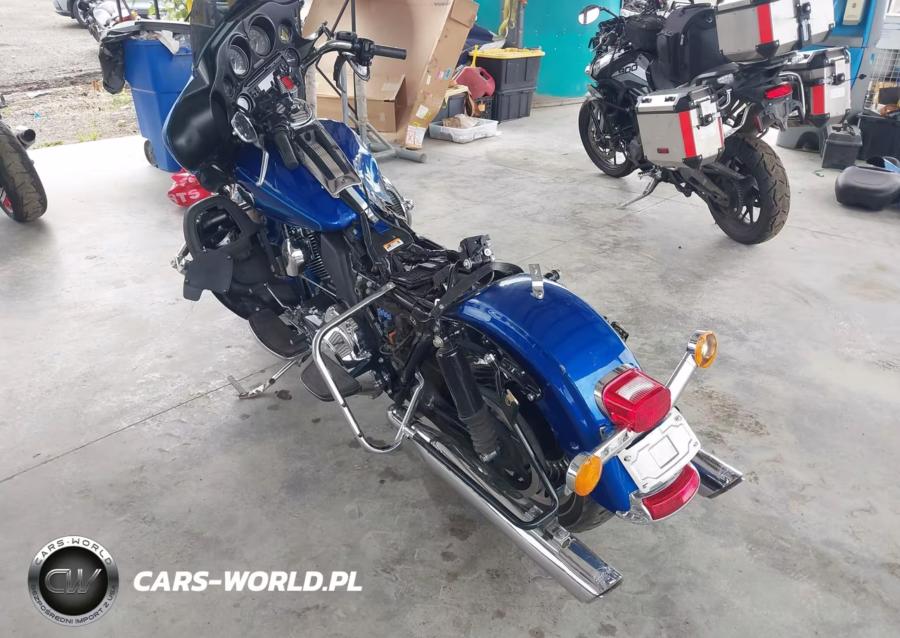 2010 Harley-Davidson Flhtcu VIN:1HD1FC418AB641523 - 3