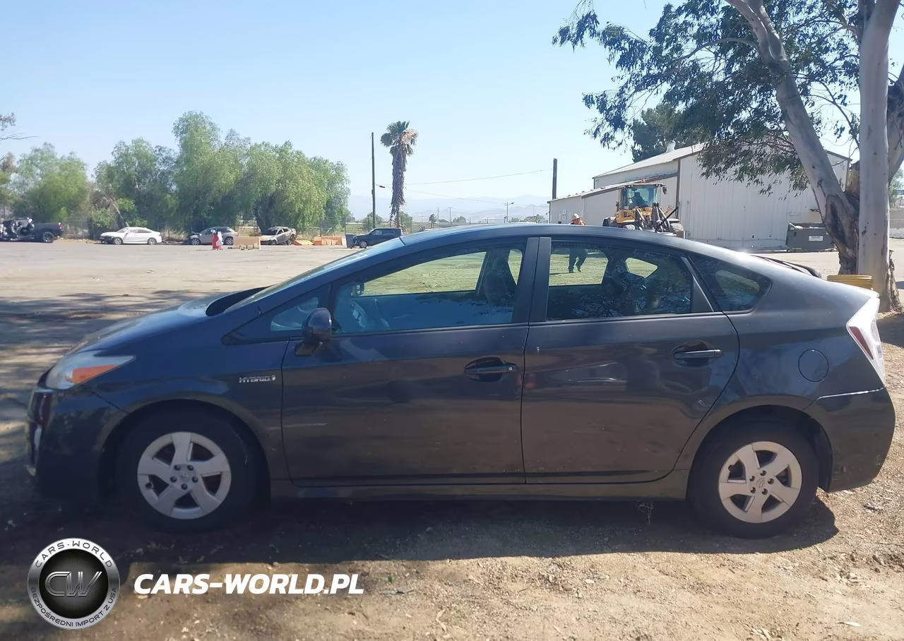 2011 Toyota Prius Two VIN:JTDKN3DU1B1410960 - 14